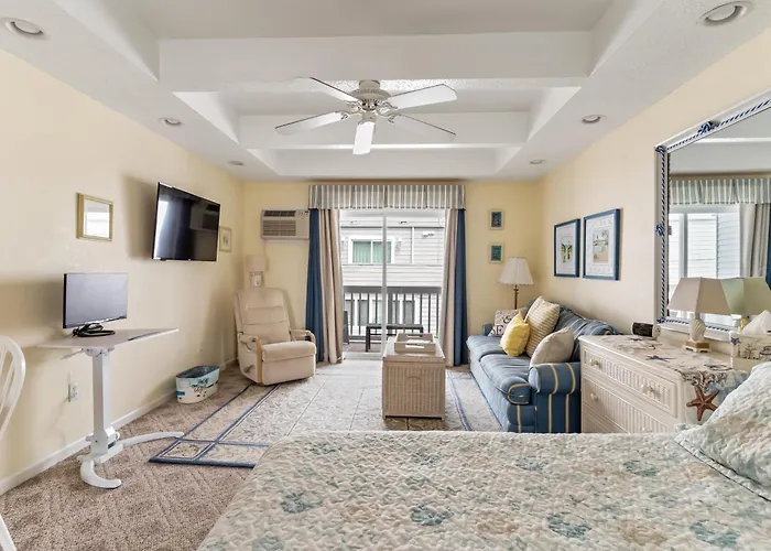 Romantic Couples' Retreat At Dominica Steps From Quiet In Ocean Apartment