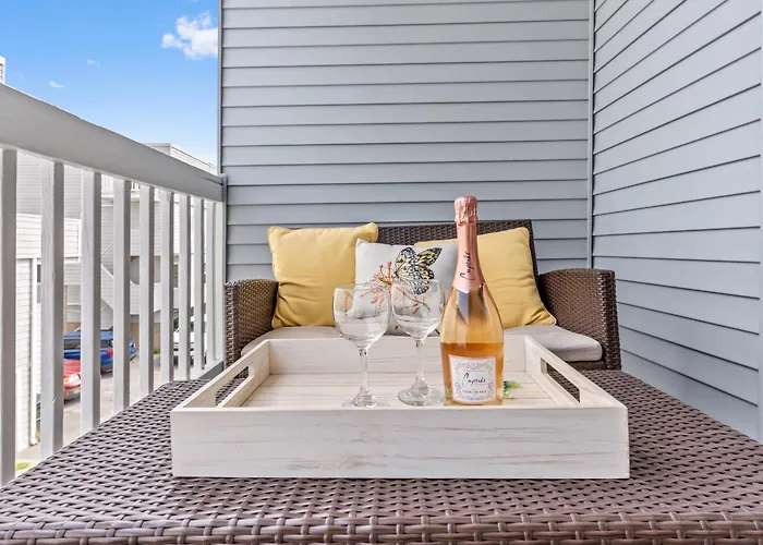 Romantic Couples' Retreat At Dominica Steps From Quiet In Ocean Apartment